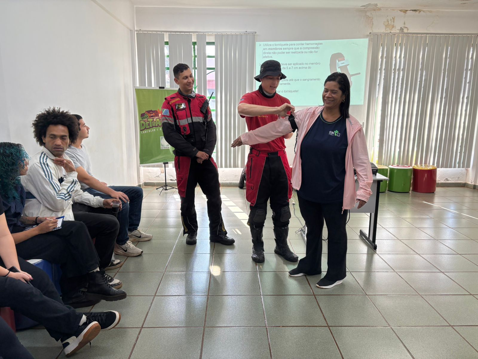 Corpo de Bombeiros realiza treinamento de primeiros socorros para profissionais do CEI Detran e Detranzinho