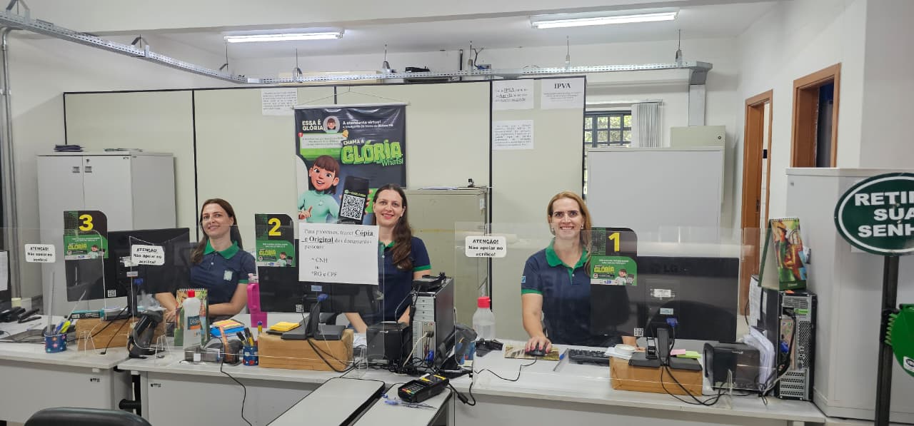 Irmãs Kossa na agência do Detran de Bonito
