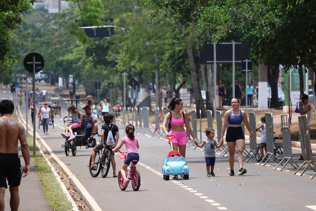 Pessoas no Amigos do parque - Foto de Álvaro Rezende - SEGOV