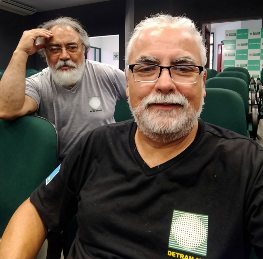 O Servidor José Ladário com o colega Rui Barbosa